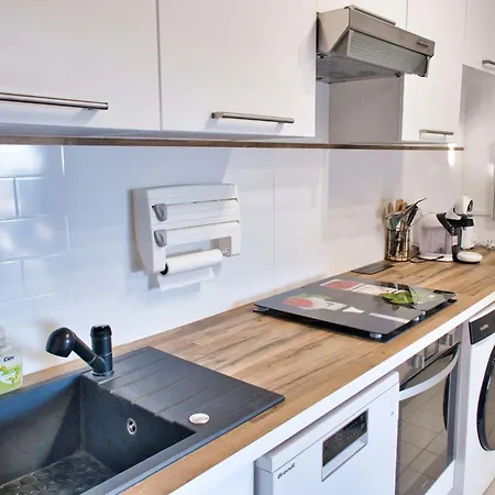 F3 House With Terrace On The Seafront *