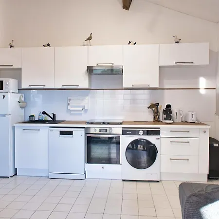 F3 House With Terrace On The Seafront Leucate