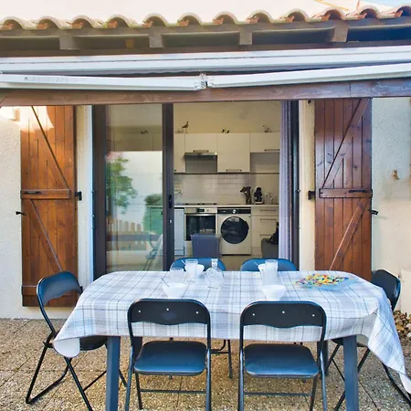 Dom wakacyjny F3 House With Terrace On The Seafront