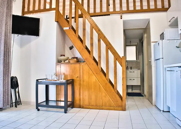 F3 House With Terrace On The Seafront بيت للعطل