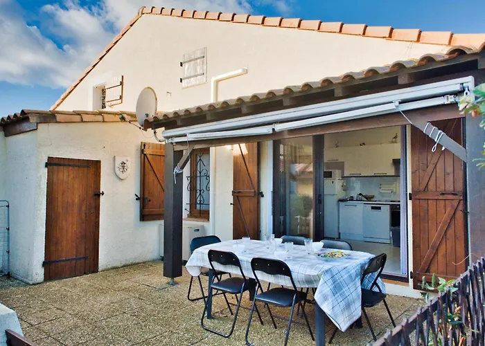 بيت للعطل F3 House With Terrace On The Seafront *